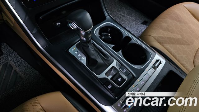 Kia Canival Diesel 9-Seater Prestige — photo 1 of 20