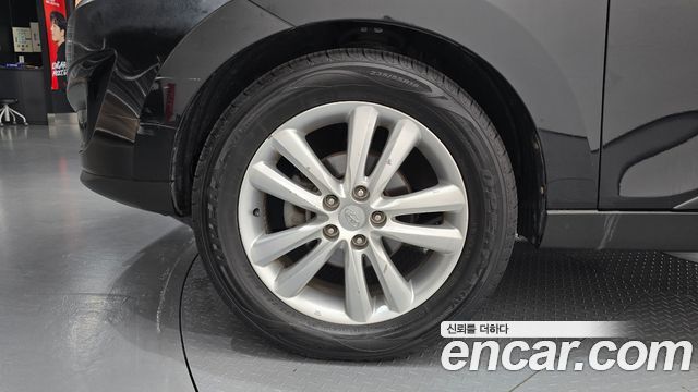 2010 Hyundai Tucson Diesel 2WD LX20, photograph 5