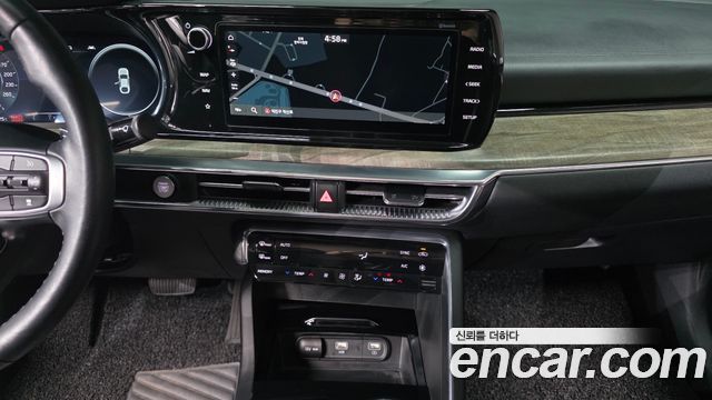 Kia K5 2.0 — photo 1 of 34