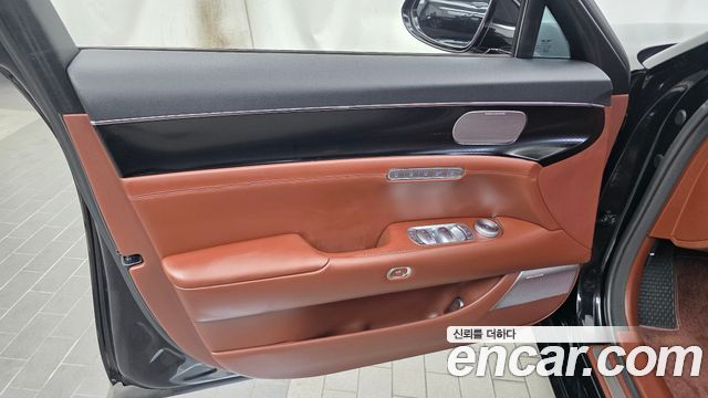 Genesis G90 Gasoline 3.5 Turbo AWD — photo 1 of 36