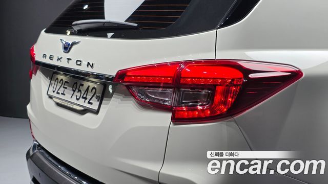 2017 KG_Mobility_Ssangyong Rexton Diesel 2.2 4WD, photograph 1