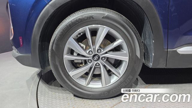 Hyundai Santafe Gasoline 2.0T 2WD — photo 1 of 31