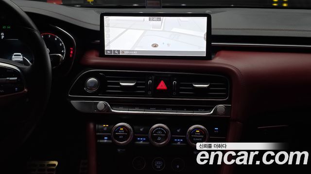 Genesis G70 Gasoline 2.0T 2WD — photo 1 of 20