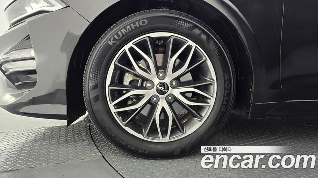 Kia K5 2.0 — photo 1 of 33