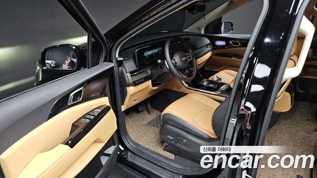 Kia Canival Gasoline 9-Seater Signature — photo 1 of 20