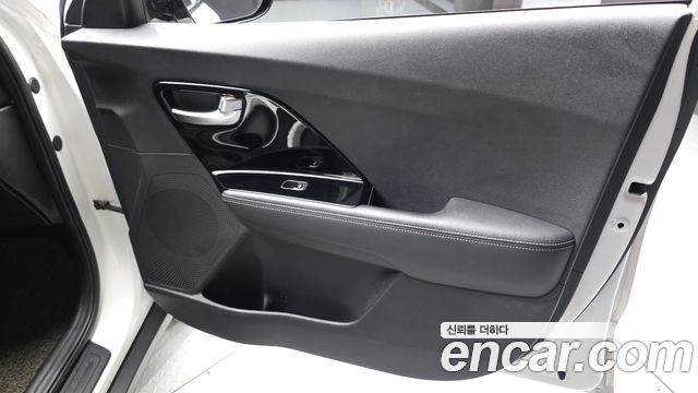Kia Niro 1.6 HEV — photo 1 of 32