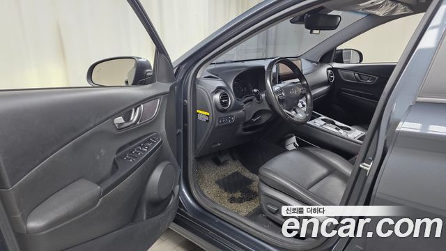 Hyundai Kona Premium — photo 1 of 30