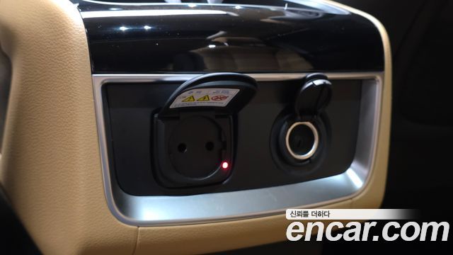 Kia Canival Diesel 9-Seater Signature — photo 1 of 33