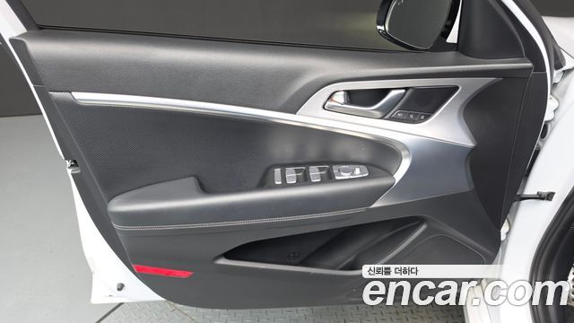 Genesis G70 2.0T — photo 1 of 34
