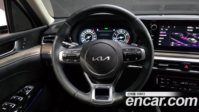 Kia K5 2.0 LPI — photo 1 of 20