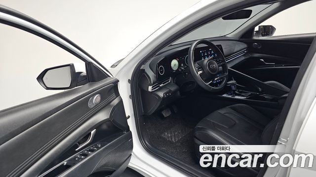 Hyundai AVANTE 1.6 — photo 1 of 20