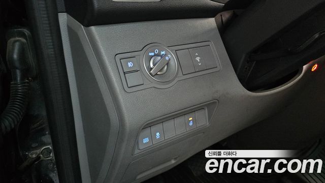 Hyundai Solati 15-seater — photo 1 of 30