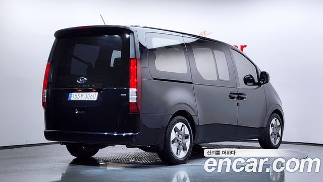 Hyundai Staria 4WD Tourer 9-Seater — photo 1 of 38