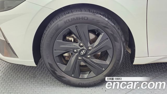 Hyundai AVANTE 1.6 — photo 1 of 31