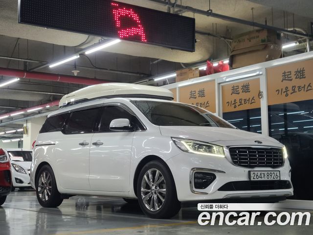 Kia Canival 9-Seater Prstige — photo 1 of 10
