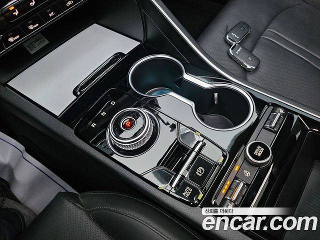 Kia K5 2.0 LPI(Renter car) — photo 1 of 20