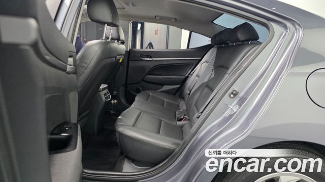 Hyundai AVANTE 1.6 GDI Smart — photo 1 of 30