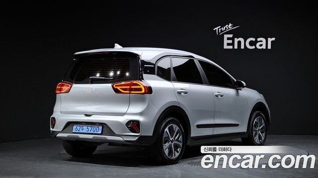 Kia Niro Air — photo 1 of 30