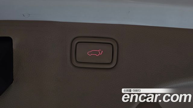 Kia Canival Gasoline 7-Seater Limousine — photo 1 of 37