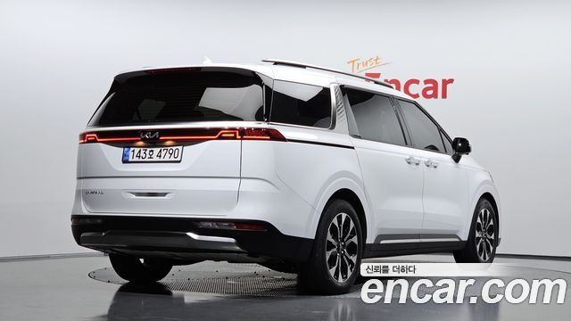 Kia Canival Gasoline 9-Seater Noblesse — photo 1 of 33