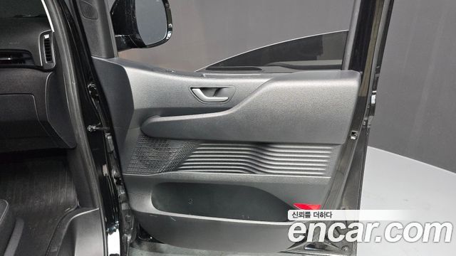 Hyundai Staria Cargo 5-Seater — photo 1 of 32