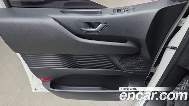 Hyundai Staria Cargo 5-Seater — photo 1 of 31