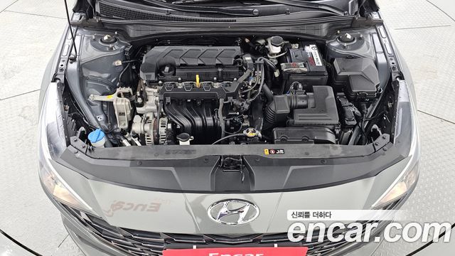 Hyundai AVANTE 1.6 — photo 1 of 37