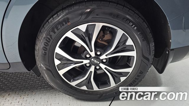 Kia Canival Diesel 11-Seater Prestige — photo 1 of 33