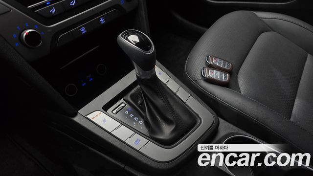 Hyundai AVANTE 1.6 GDI Value Plus — photo 1 of 32