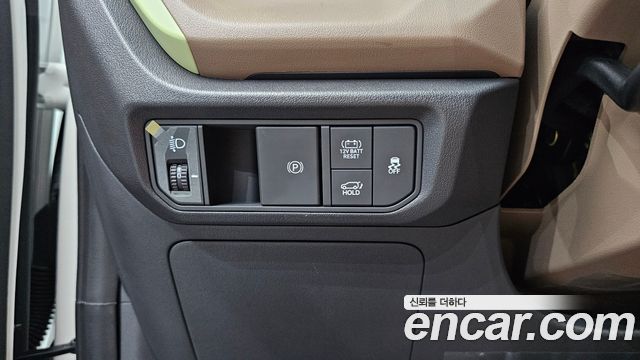 Kia Seltos HEV 1.6 2WD — photo 1 of 30