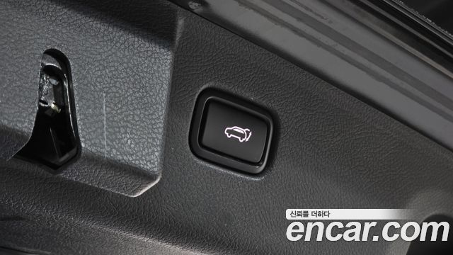 2022 Kia Mohave Diesel 3.0 4WD 6-Seater, photograph 3