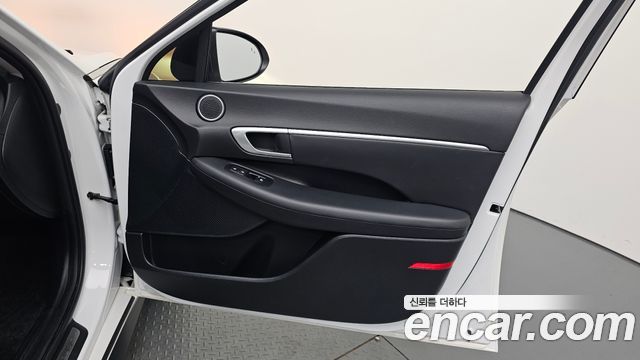 Hyundai Sonata 2.0 — photo 1 of 30