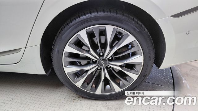 Kia K8 3.5 Gasoline 2WD — photo 1 of 35