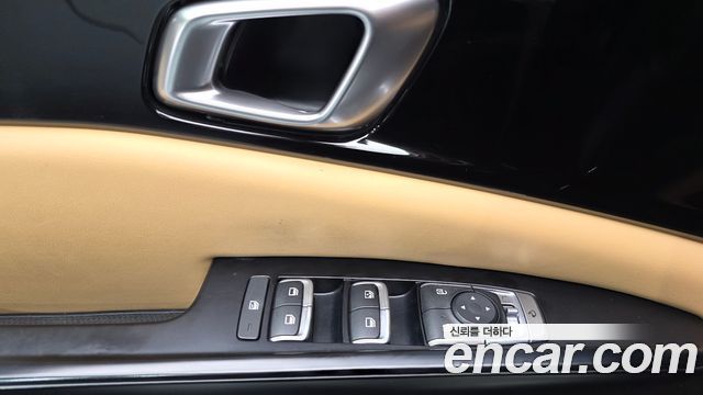 Kia Canival Diesel 9-Seater Prestige — photo 1 of 31