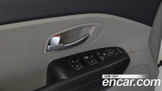 Kia Canival 11-Seater Deluxe — photo 1 of 30