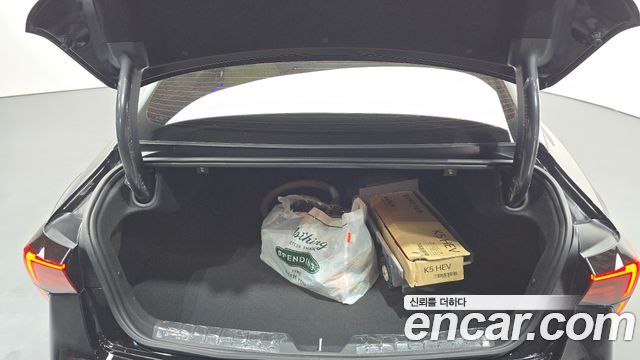 Kia K5 Signature — photo 1 of 32