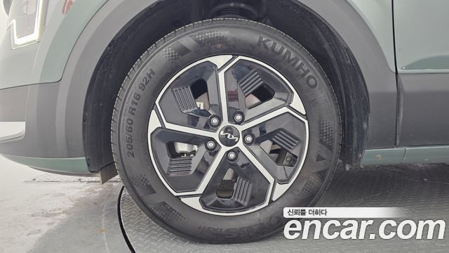 Kia Niro Prestige — photo 1 of 20