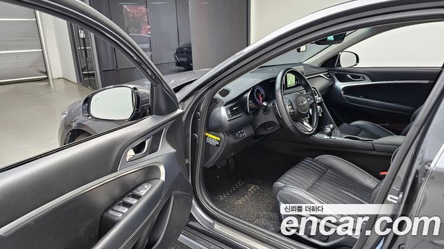 Genesis G70 2.0T — photo 1 of 20