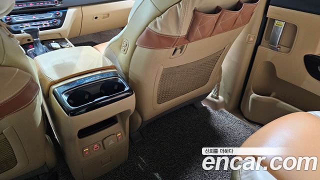 Kia Canival Gasoline 9-seater Limousine(Special vehicle) — photo 1 of 20