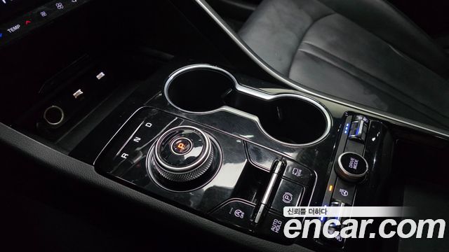 Kia K5 2.0 — photo 1 of 20