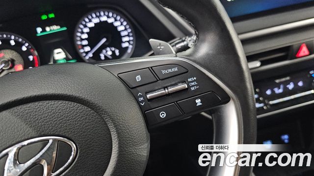 Hyundai Sonata 2.0 — photo 1 of 20