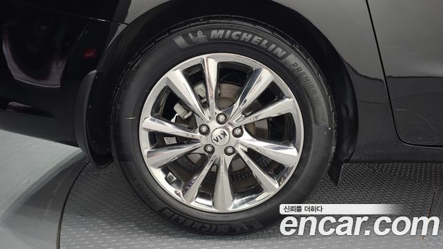 Kia Canival 9-Seater Prstige — photo 1 of 20