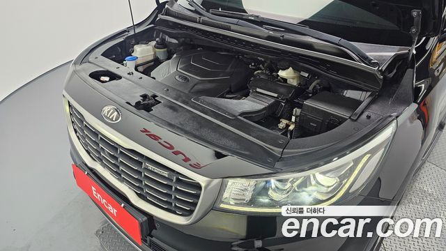 Kia Canival Gasoline 9-Seater Hi-Limousine — photo 1 of 20