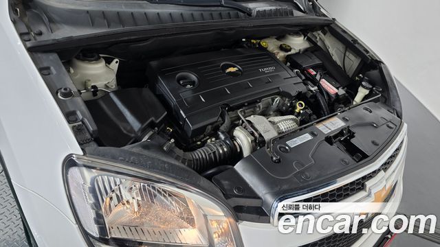 ChevroletGMDaewoo Orlando 2.0 Diesel LT — photo 1 of 20