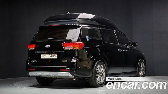 Kia Canival 7-seater Hi-limousine — photo 1 of 20
