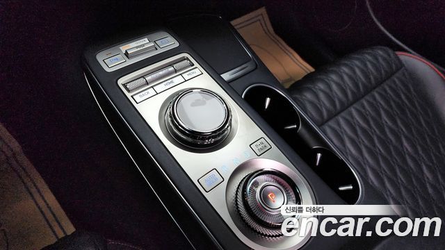 Genesis GV70 2.5T Gasoline AWD — photo 1 of 20