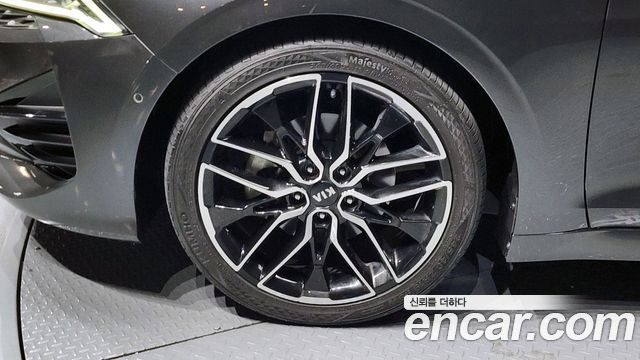Kia K5 1.6 Turbo — photo 1 of 20