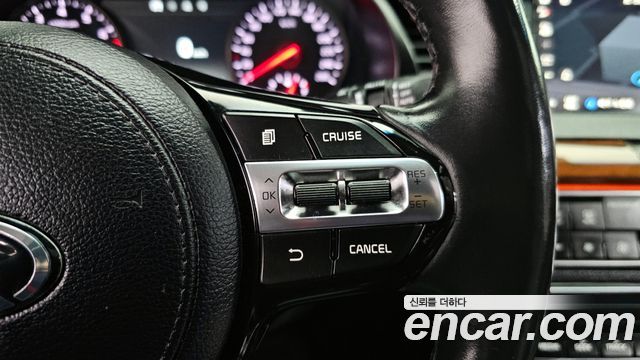 Kia K7 3.0 LPI Luxury (Rental Car) — photo 1 of 20