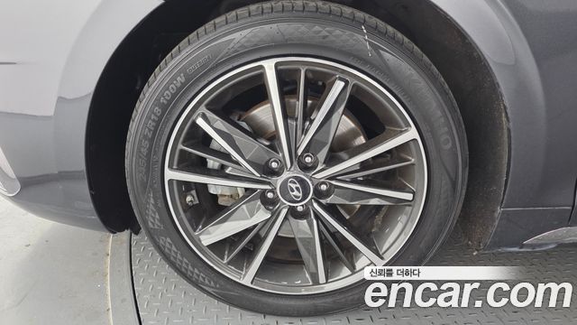 Hyundai Grandeur 2.5 — photo 1 of 20