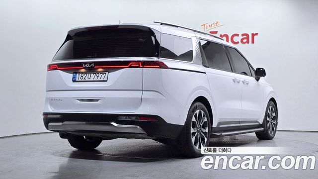 Kia Canival Diesel 7-Seater Signature — photo 1 of 20